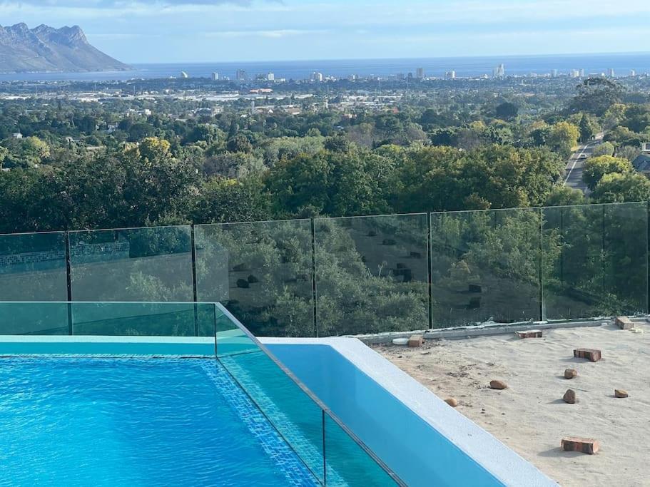 Amazing! 7 Bedroom With Rooftop Pool & Views *
