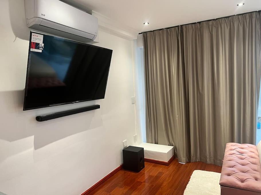 Villa Amazing! 7 Bedroom With Rooftop Pool & Views *
