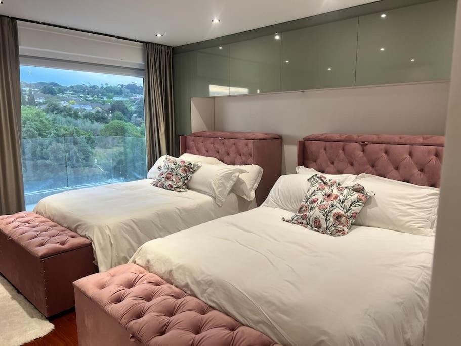 Amazing! 7 Bedroom With Rooftop Pool & Views Villa *