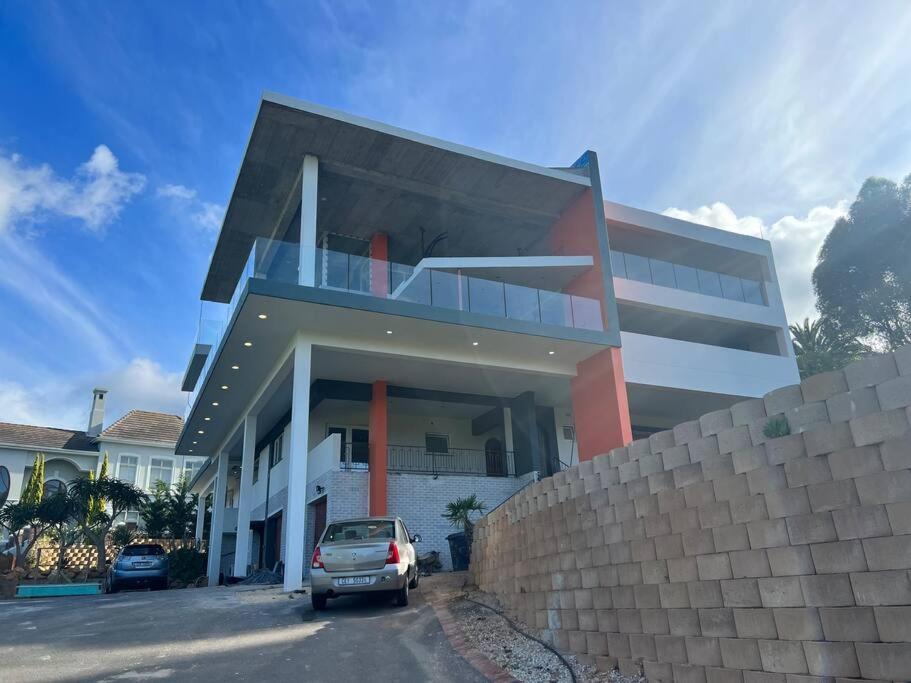 Amazing! 7 Bedroom With Rooftop Pool & Views Villa Cape Town